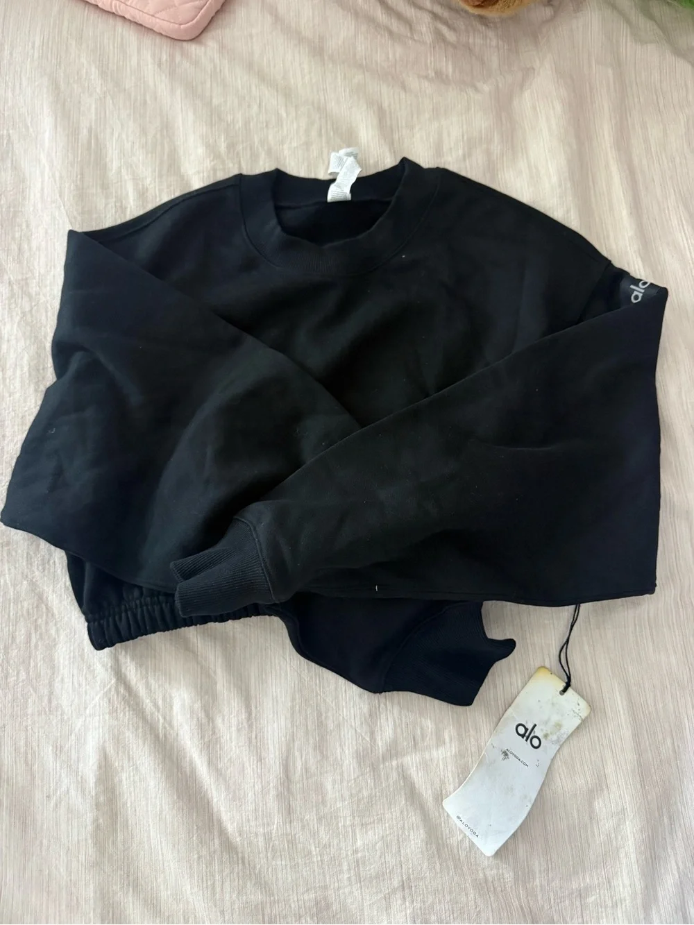 ALO Yoga women’s Black Crewneck Sweatshirt
